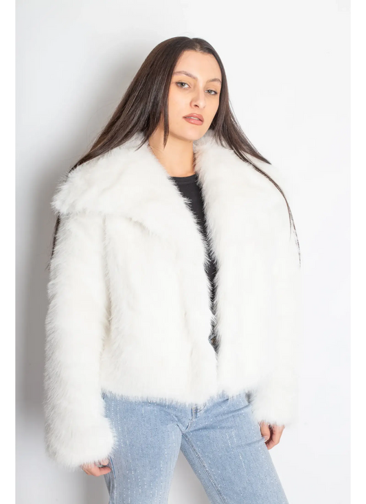 Veste fausse fourrure femme noire portée