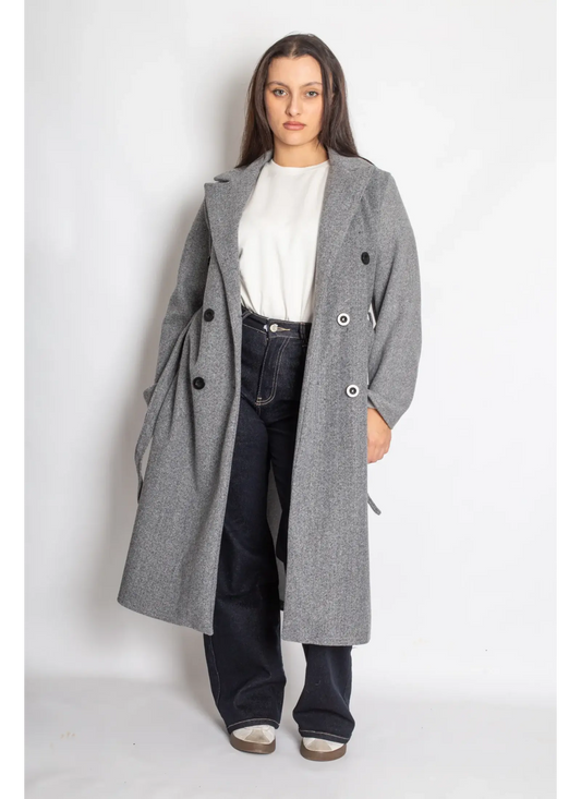 Manteau long femme gris chic et élégant porté